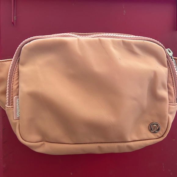 Dusty rose 2L lululemon athletica Pink Crossbody Bag with Modern Style - Picture 1 of 5
